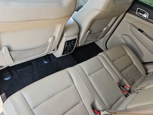 Used 2018 Jeep Grand Cherokee Limited w/ Luxury Group II image 18