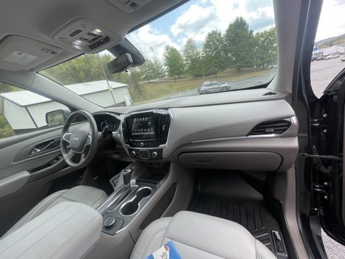 Used 2018 Chevrolet Traverse LT image 11