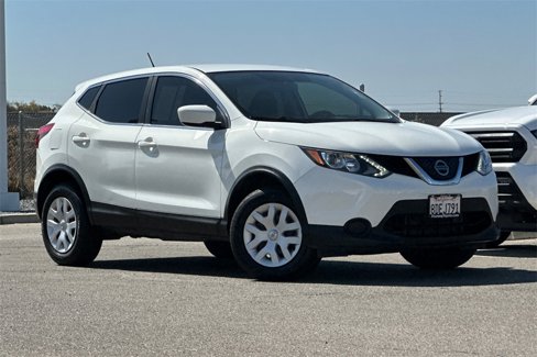 Used 2018 Nissan Rogue Sport S image 2