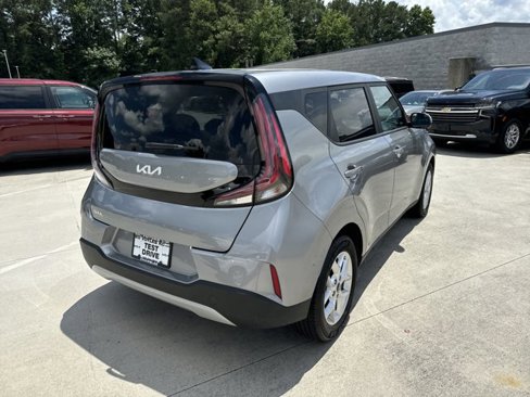 Used 2023 Kia Soul LX w/ LX Technology Package image 8