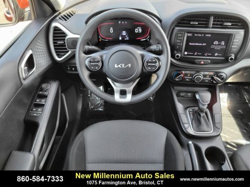 Used 2023 Kia Soul LX w/ LX Technology Package image 13