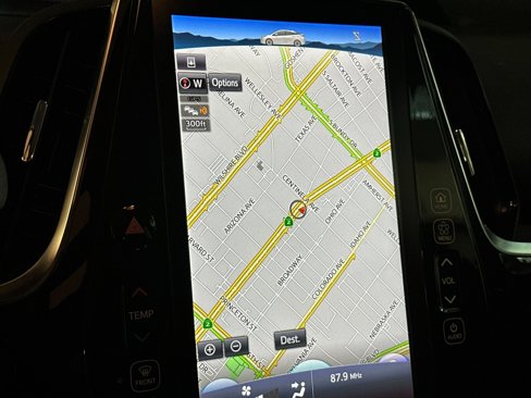 Used 2022 Toyota Prius Limited image 18
