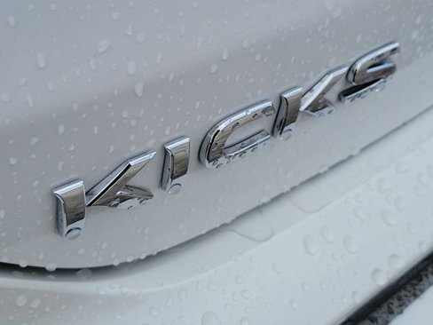 Used 2023 Nissan Kicks SV image 11