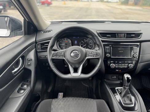 Used 2020 Nissan Rogue SV image 7