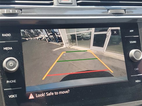 Used 2021 Volkswagen Tiguan SE image 26