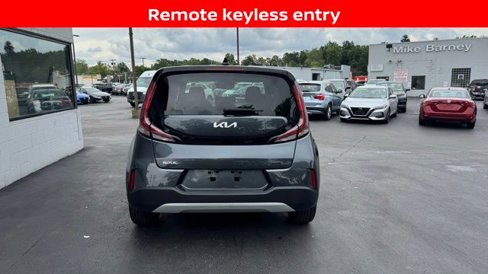 Used 2023 Kia Soul LX image 3