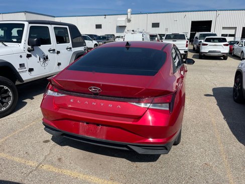 Used 2023 Hyundai Elantra SEL image 3