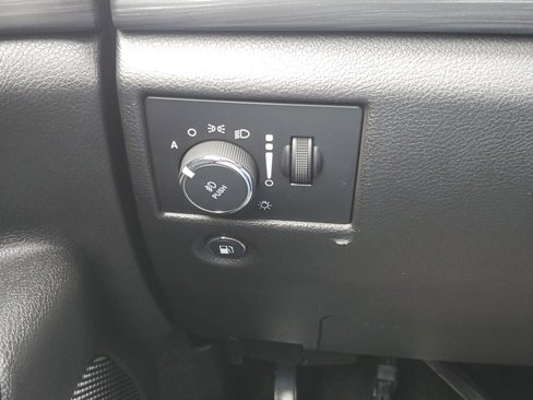 Used 2020 Jeep Grand Cherokee Altitude image 12