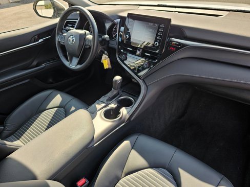 Used 2024 Toyota Camry SE image 16