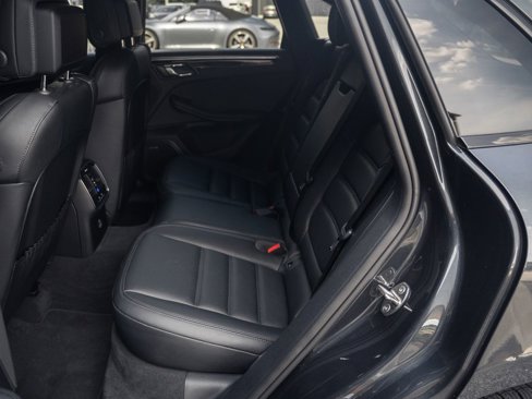 Certified 2025 Porsche Macan image 30