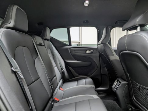 Used 2023 Volvo XC40 Recharge Core image 18