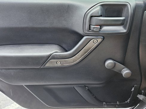 Used 2014 Jeep Wrangler Unlimited Sport image 16