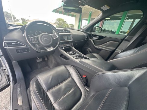 Used 2018 Jaguar F-PACE Prestige image 20