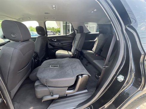 Used 2021 Chevrolet Traverse LT image 38