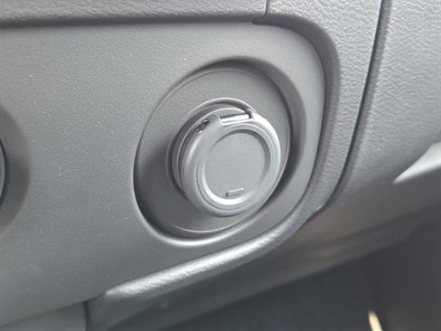 Used 2025 Nissan Frontier SV image 31