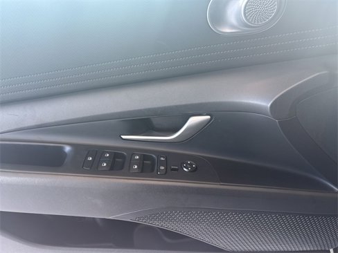 Used 2024 Hyundai Elantra SEL image 20