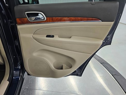 Used 2011 Jeep Grand Cherokee Overland image 25