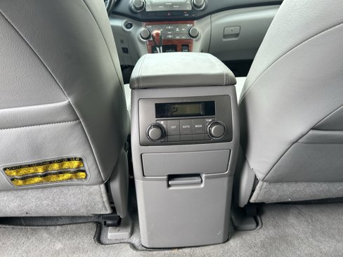 Used 2010 Toyota Highlander Limited image 9