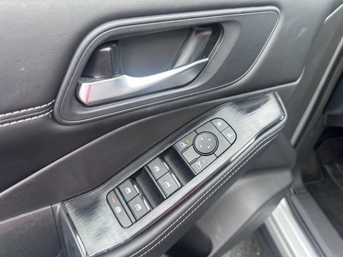 Used 2024 Nissan Rogue SV w/ SV Premium Package image 4