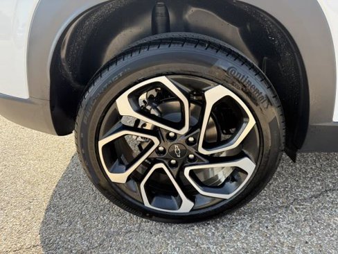 New 2025 Chevrolet Trax RS image 11