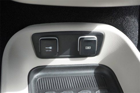Used 2020 Chrysler Pacifica Limited w/ Tire & Wheel Group image 8