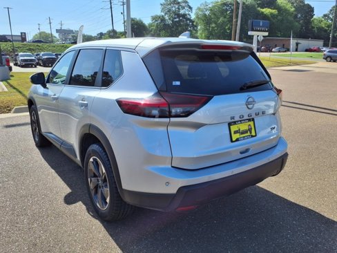 Used 2024 Nissan Rogue SV image 7
