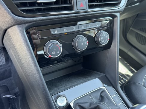 Certified 2023 Volkswagen Taos SE image 28