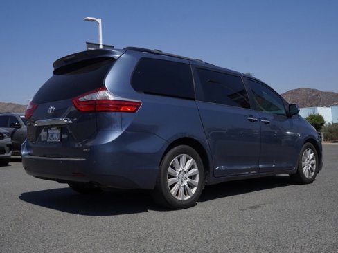 Used 2017 Toyota Sienna Limited Premium image 4