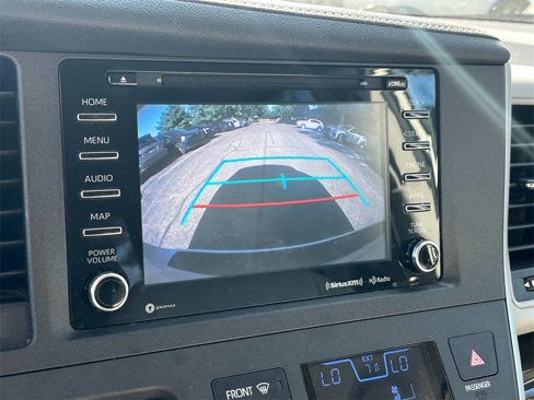 Used 2020 Toyota Sienna XLE image 30