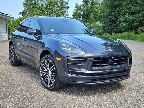 Used 2024 Porsche Macan image 9