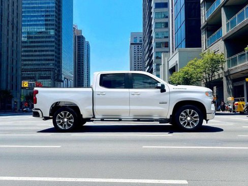 Used 2022 Chevrolet Silverado 1500 LT image 2