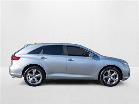 Used 2015 Toyota Venza XLE image 4