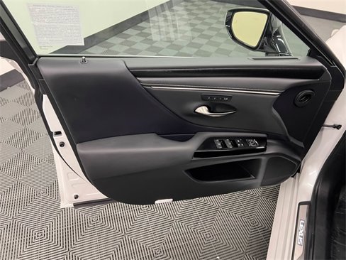 Certified 2022 Lexus ES 350 w/ Premium Package image 10