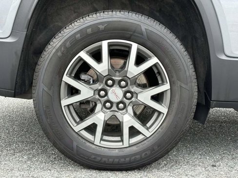 Used 2020 GMC Acadia SLE w/ Driver Convenience Package image 8