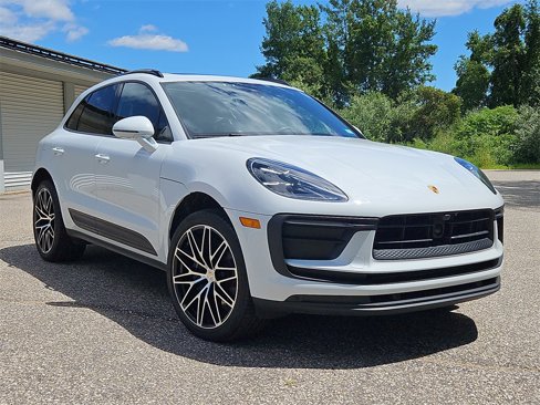 Used 2025 Porsche Macan image 9