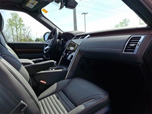 Used 2024 Land Rover Discovery Dynamic SE image 8
