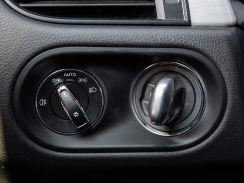 Certified 2022 Porsche Macan image 17