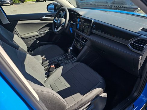 New 2025 Volkswagen Taos SE image 12