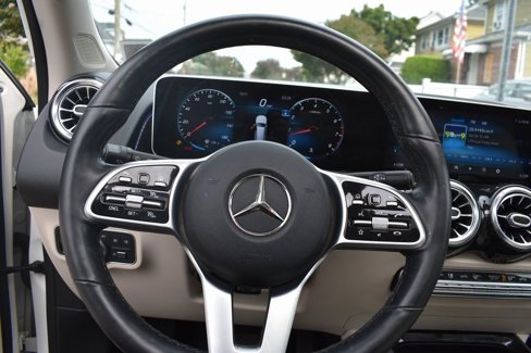 Used 2021 Mercedes-Benz GLB 250 4MATIC w/ Premium Package image 14