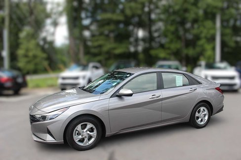 Used 2023 Hyundai Elantra SE image 4