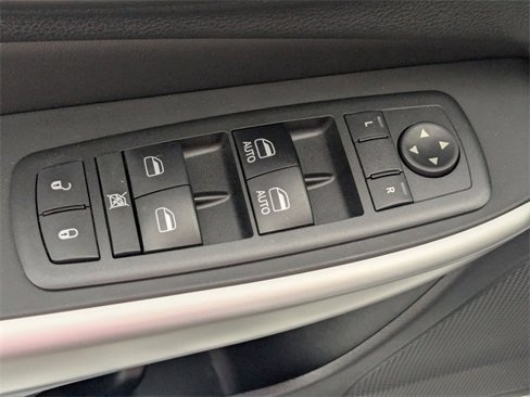 Used 2018 Jeep Cherokee Trailhawk w/ Comfort/Convenience Group image 11