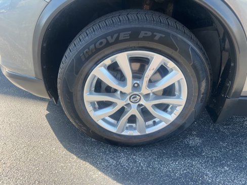 Used 2017 Nissan Rogue SV image 12
