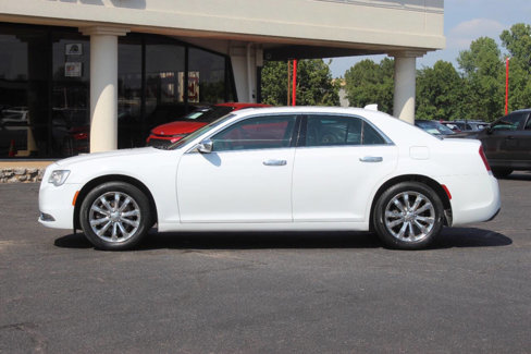Used 2017 Chrysler 300 C w/ Safetytec Plus Group image 7