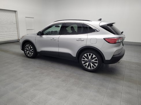 Used 2020 Ford Escape Titanium image 3