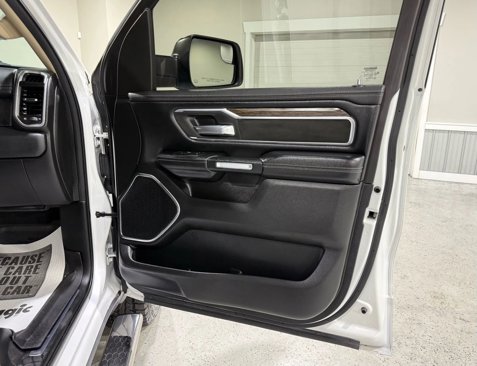 Used 2019 RAM 1500 Laramie image 17