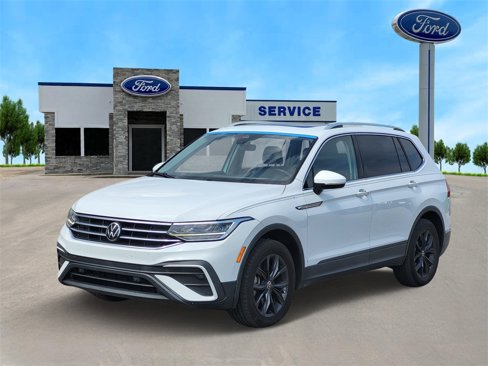 Used 2022 Volkswagen Tiguan SE w/ Panoramic Sunroof Package image 3