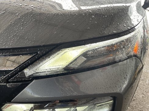 Used 2024 Nissan Rogue SV image 11