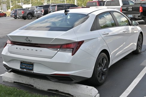 Used 2022 Hyundai Elantra SEL image 7