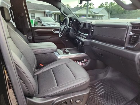 Used 2024 Chevrolet Silverado 2500 LTZ w/ LTZ Plus Package image 9