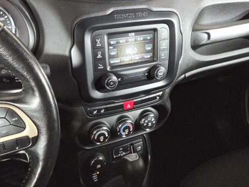 Used 2017 Jeep Renegade Latitude w/ Cold Weather Group image 26